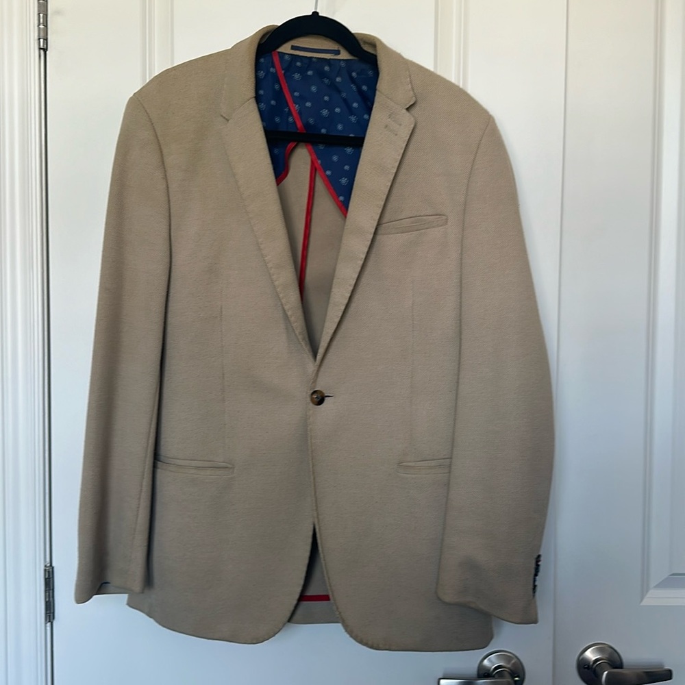 Men’s Blazer. Purchased at Harold’s in UK. Lightly worn. Great condition!